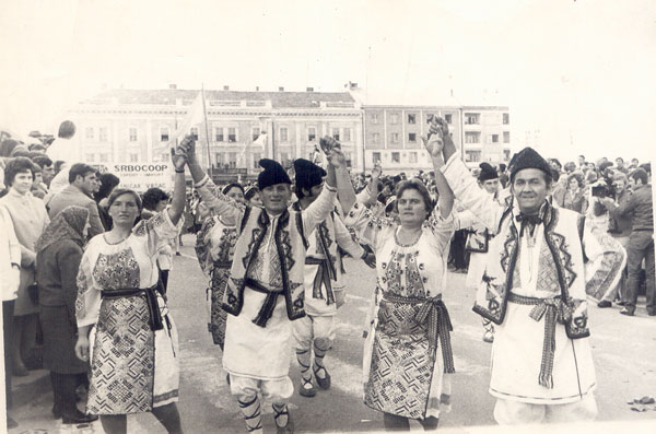 Voivodincenii-la-Balul-strugurilor-1972